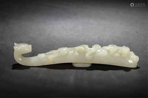 A WHITE JADE CARVED DRAGONS BELT HOOK