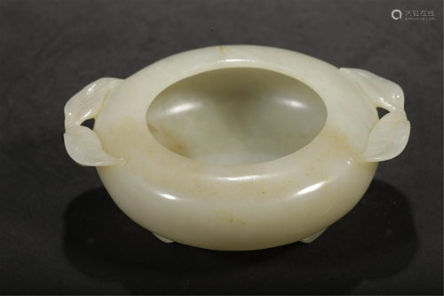 A WHITE JADE BRUSH WASHER WITH DOUBLE HANDLES