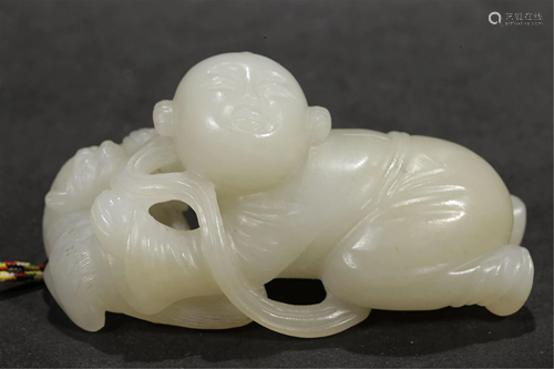 A WHITE JADE CARVED FIGURAL HAND PIECE