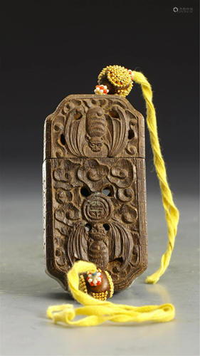 A CARVED CHENXIANG WOOD PORTABLE INCENSE BOX