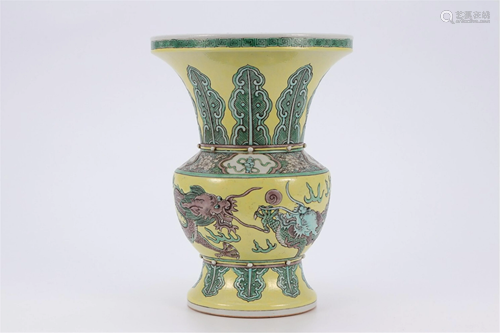 A SAN-CAI DRAGONS PORCELAIN VASE