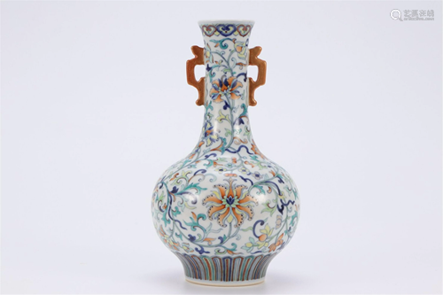 A DOU-CAI FLORAL VASE WITH DOUBLE HANDLES