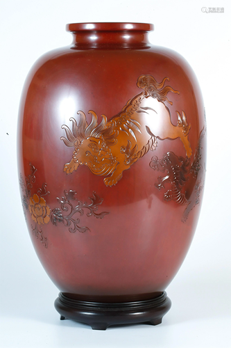 A 'Yuchuan Tang' Bronze Vase