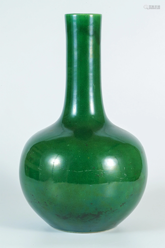 A Green-glazed Tianqiuping Vase