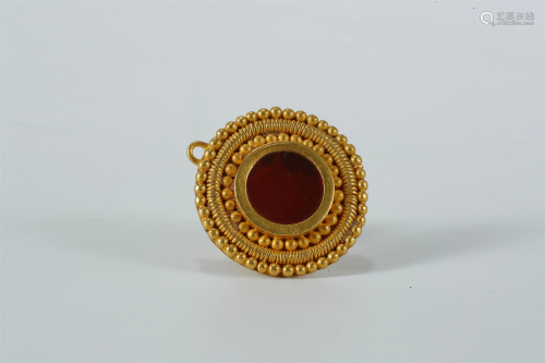 A Yellow Gold and Agate-inlaid Belt Hook