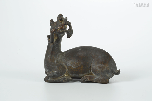 A Bronze 'Deer' Scroll Weight