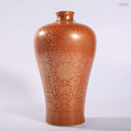 Qing Dynasty-Yongzheng red plum vase with gold traced on it