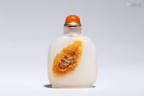 Agate Leafhopper Snuff Bottle