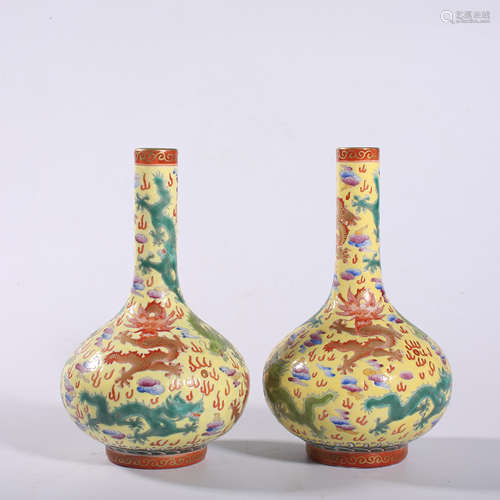 Qing-Yongzheng famille rose bottle