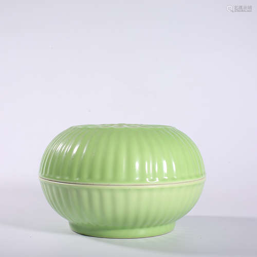 Qing Dynasty-Qianlong Celadon Covered Bowl