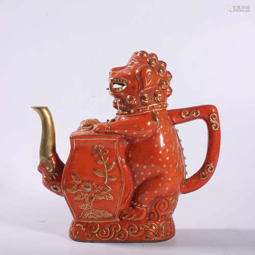 Qing Dynasty-Qianlong red glaze gilt pot