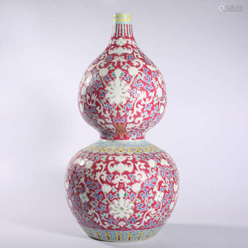 Qing-Jiaqing famille rose gourd bottle