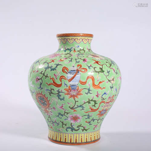 Qing-Jiaqing famille rose bottle