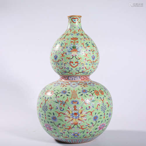 Qing-Jiaqing famille rose gourd bottle