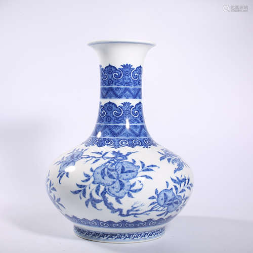 Qing Dynasty-Qianlong Celadon Vase