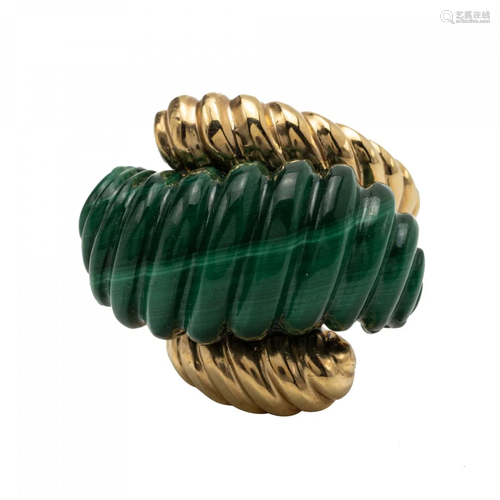 A 14k yellow gold and malachite abstract ring