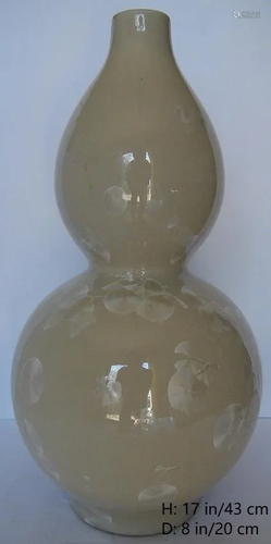 LARGE CHINESE SWEET-WHITE GLAZED CALABASH VASE