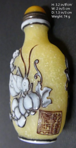 CHINESE PEKING GLASS OVERLAY SNUFF BOTTLE