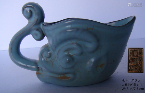 A VERY SPECIAL CHINESE ANTIQUE BLUE GLAZED CUP