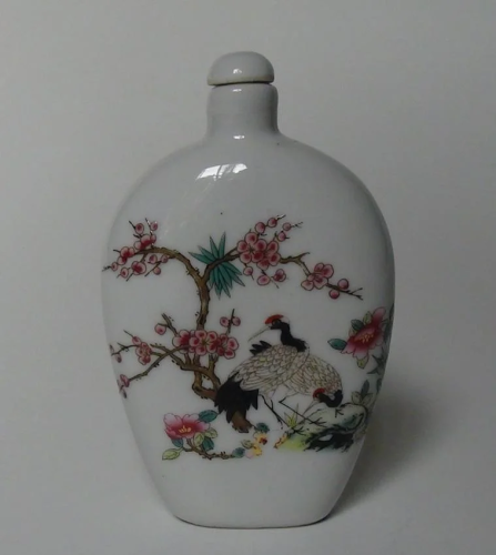 COLLECTABLE CHINESE VINTAGE PORCELAIN SNUFF BOTTLE