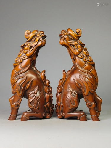 Boxwood Pixiu ornaments 7 cm wide, 12.8 cm high, a pair