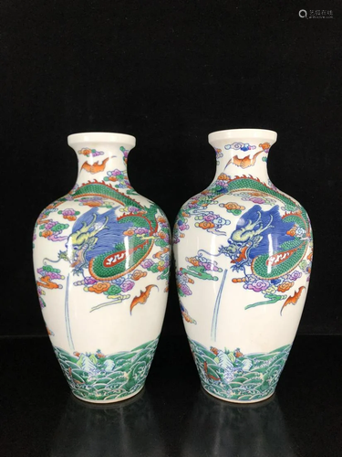 Qing Dynasty, a pair of blue and white bucket color