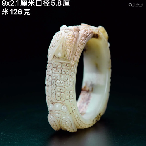 The ancient Hetian jade cicada bracelet has exquisite