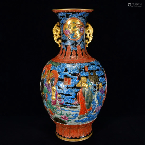 A gilt amphibian vase with eighteen arhat patterns