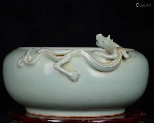 Song Longquan kiln powder green glaze carving Chihu