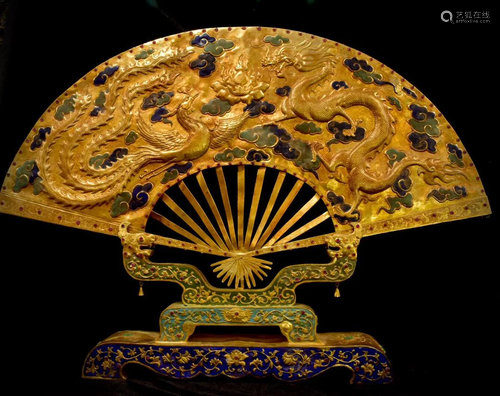 Hand-engraved gilt fan, full of engraving, clear