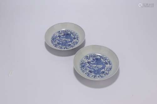 pair of chinese blue and white porcelain dishes