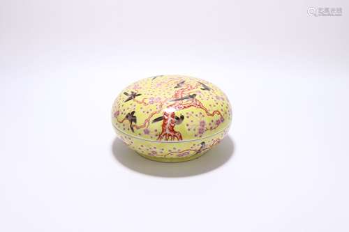 chinese yellow-ground porcelain box