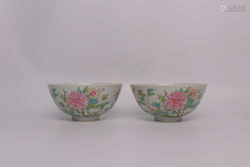 pair of chinese famille rose porcelain bowls