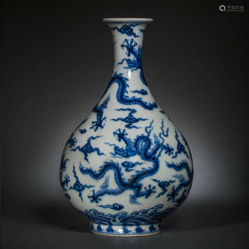 CHINESE BLUE AND WHITE VASE WITH DRAGON PATTERN, MING DYNAST...
