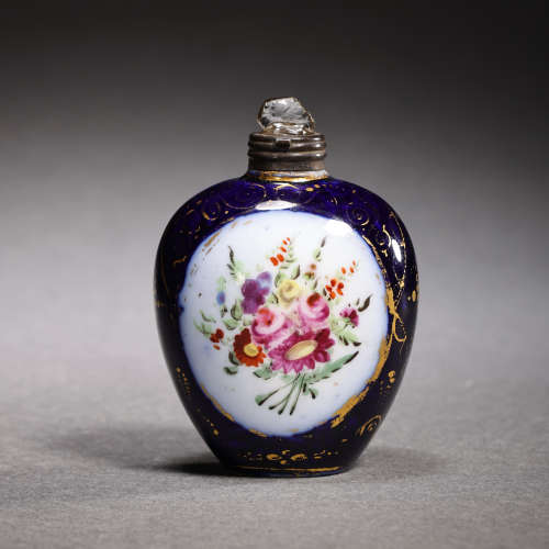 CHINESE QING DYNASTY PORCELAIN SNUFF BOTTLE