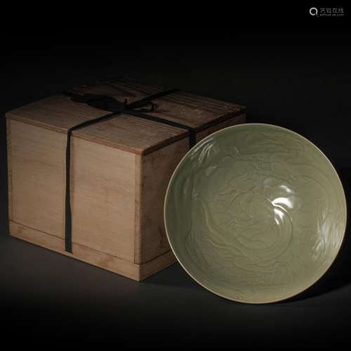 Yue and Green Kiln Bowl with Dragon Design from Song