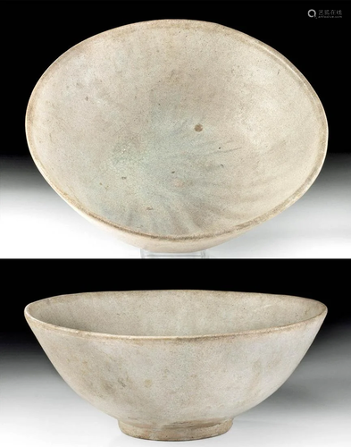 Large Thai Sawankhalok Celadon Pottery Bowl