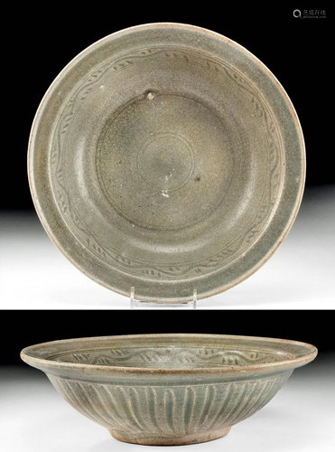 Thai Sawankhalok Celadon Pottery Bowl w/ Incised Motif