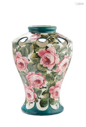 A WEMYSS WARE KENMORE VASE 'CABBAGE ROSES' PATTERN,