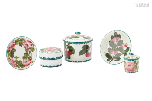 A WEMYSS WARE LOW POMADE & COVER 'CABBAGE ROSES'