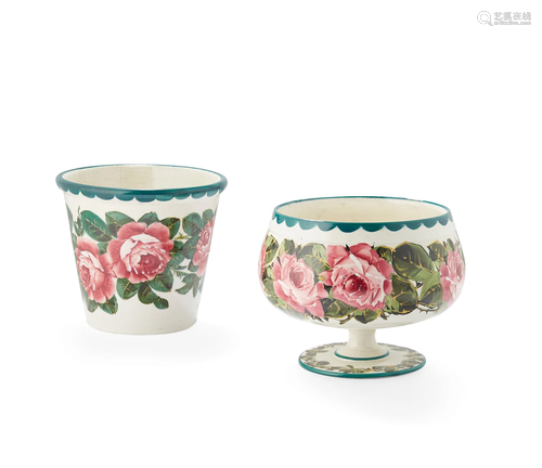 A WEMYSS WARE FOOTED BOWL 'CABBAGE ROSES' PATTERN,