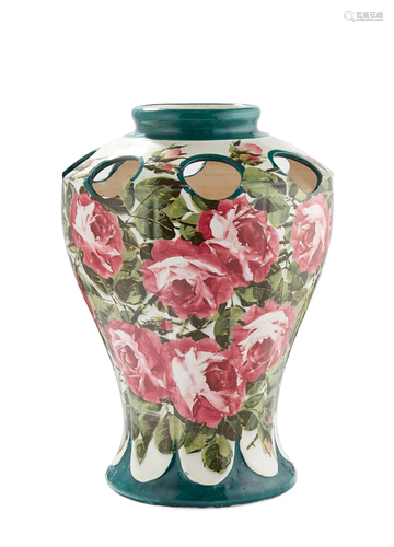 A WEMYSS WARE KENMORE VASE 'CABBAGE ROSES' PATTERN,