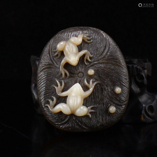 Chinese Natural Hetian Jade Frogs Pendant w Certificate