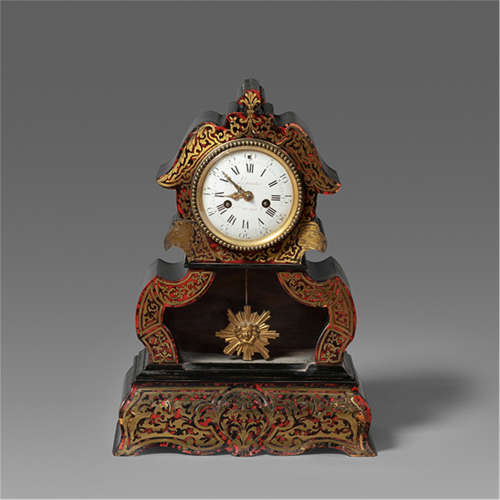 A LOUIS XV STYLE FIREPLACE CLOCK