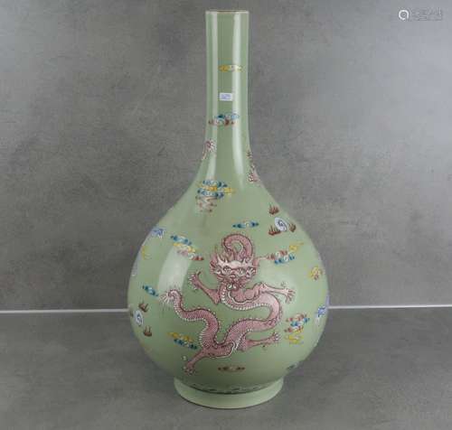 VASE WITH DRAGON MOTIVES