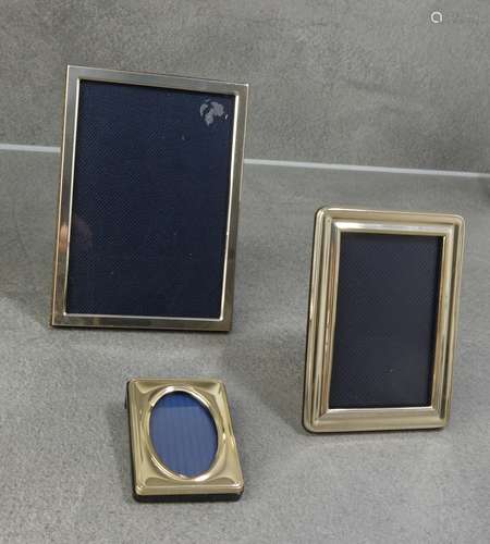 CONVOLUTE OF 3 SILVER PHOTO FRAMES