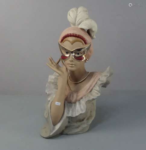 PORCELAIN FIGURE: WOMAN WITH VENETIAN MASK