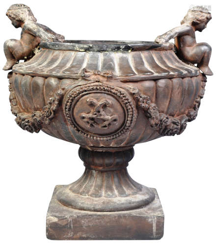 EARLY 20TH CENTURY COMPOSITE CLASSICAL CENTREPIECE URN