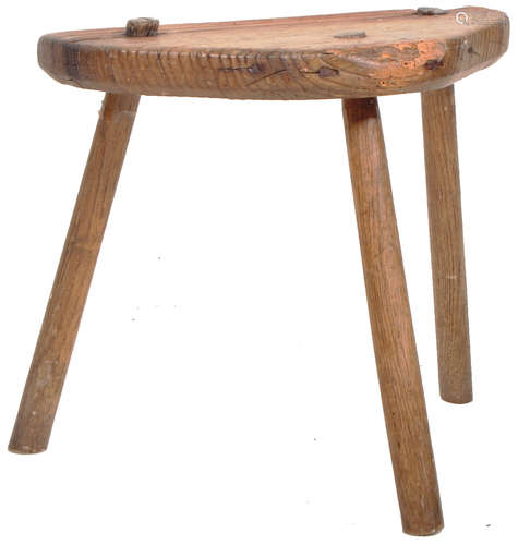 18TH CENTURY GEORGE II ELM TRIPOD MILKING STOOL