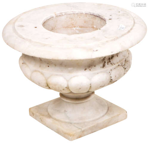 19TH CENTURY FRENCH WHITE MARBLE GARDEN URN